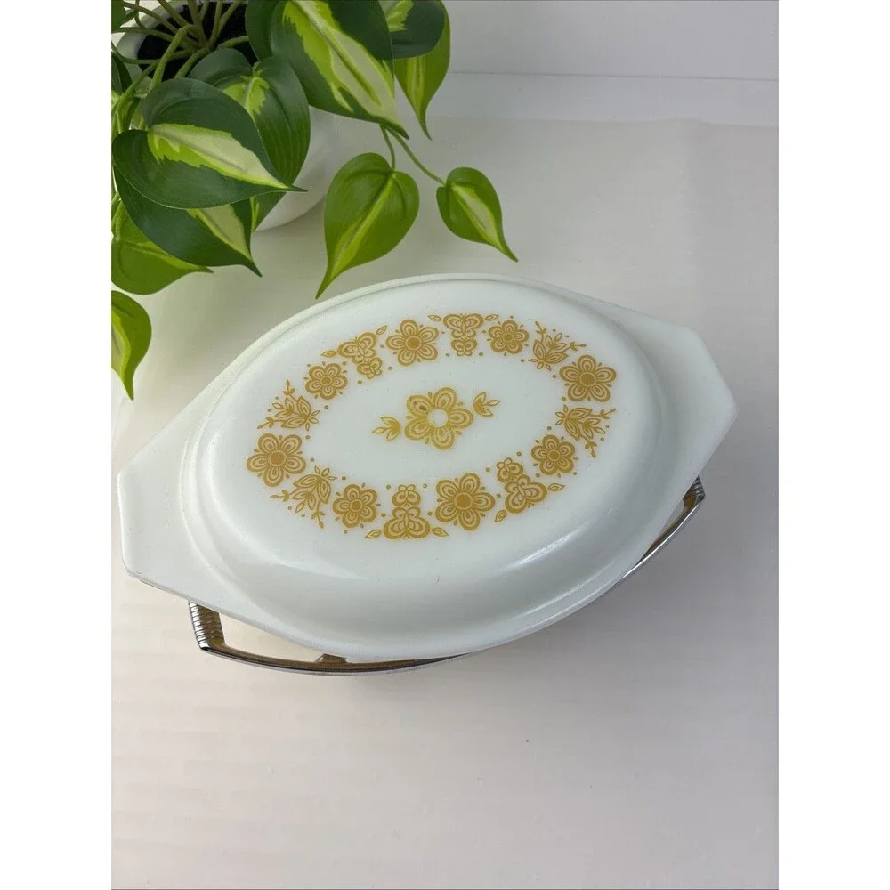 PYREX Butterfly Gold 043 1.5 Qt Oval Casserole w/ Lid & Cradle Vintage 70s